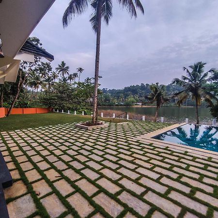 Fragrant Nature Backwater Resort & Ayurveda Spa Колам Екстериор снимка