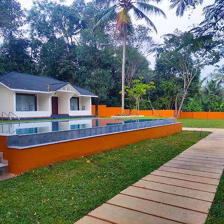 Fragrant Nature Backwater Resort & Ayurveda Spa Колам Екстериор снимка