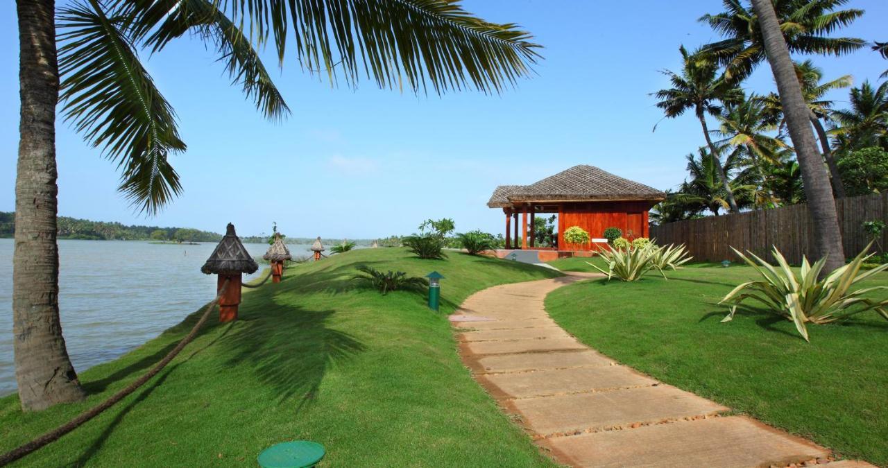 Fragrant Nature Backwater Resort & Ayurveda Spa Колам Екстериор снимка