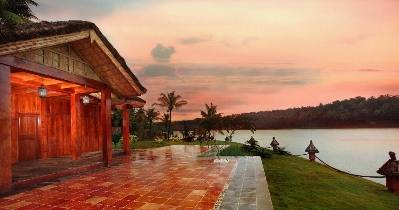 Fragrant Nature Backwater Resort & Ayurveda Spa Колам Екстериор снимка