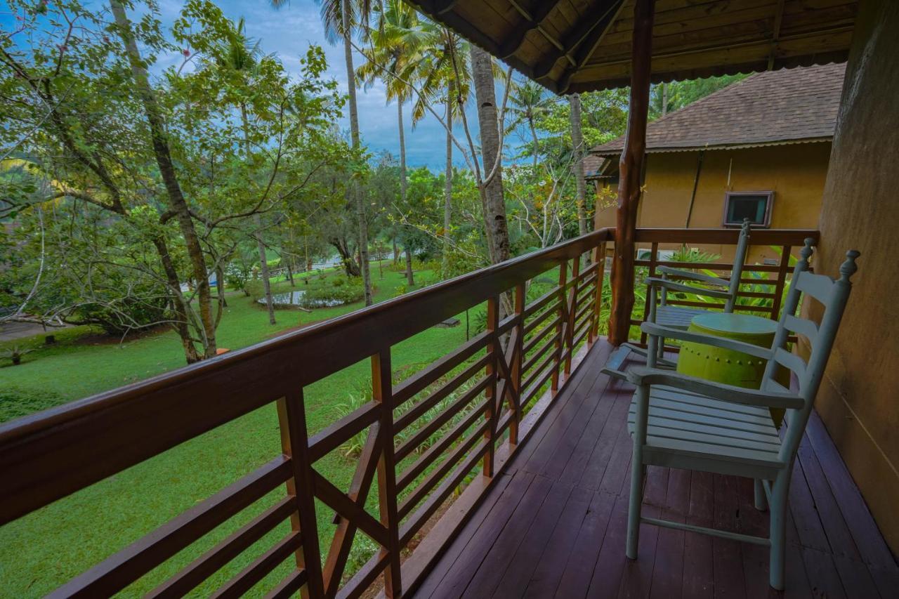 Fragrant Nature Backwater Resort & Ayurveda Spa Колам Екстериор снимка