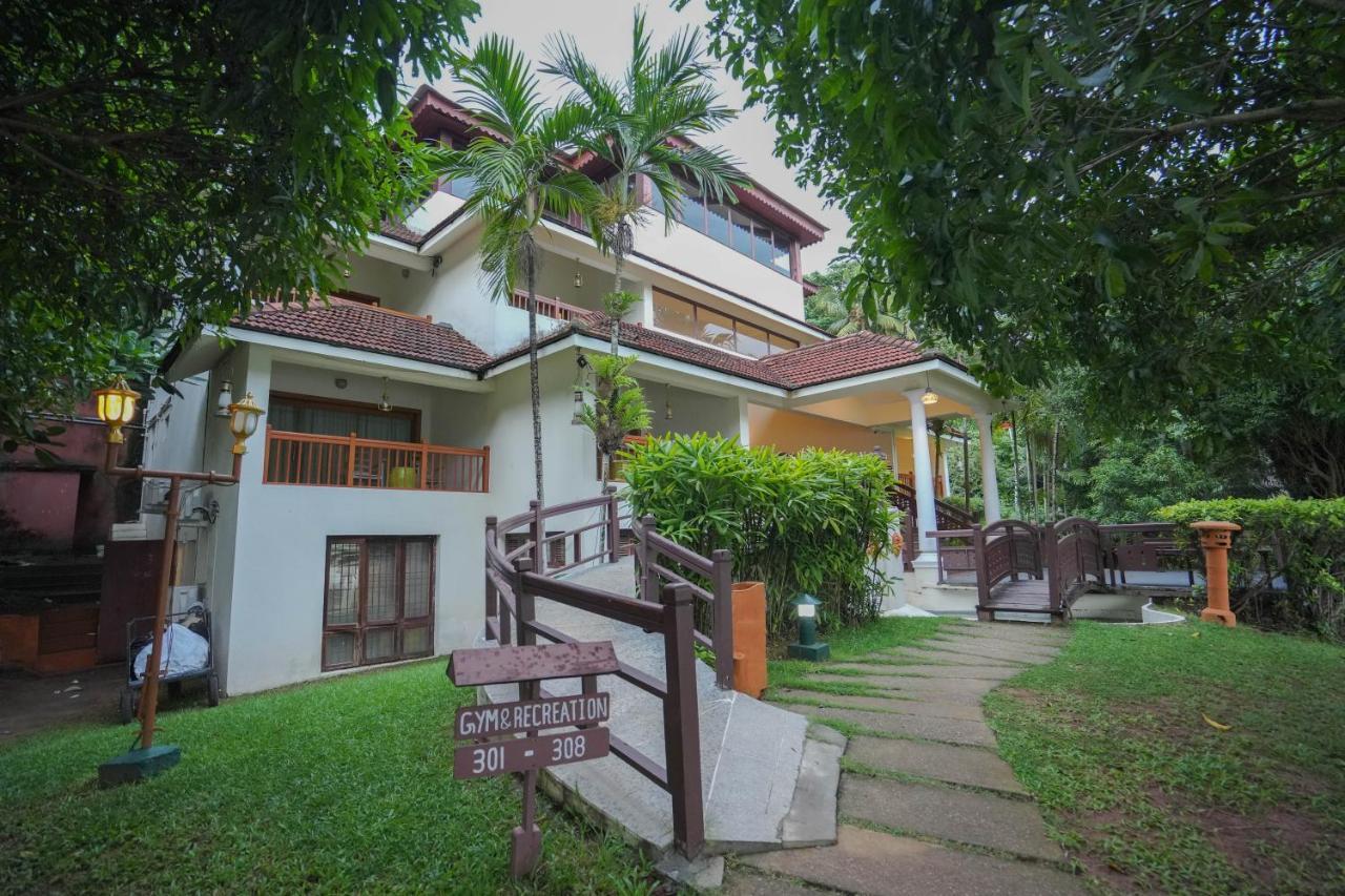 Fragrant Nature Backwater Resort & Ayurveda Spa Колам Екстериор снимка