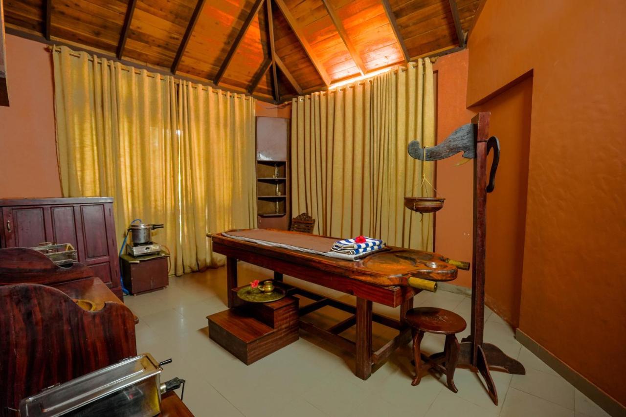 Fragrant Nature Backwater Resort & Ayurveda Spa Колам Екстериор снимка