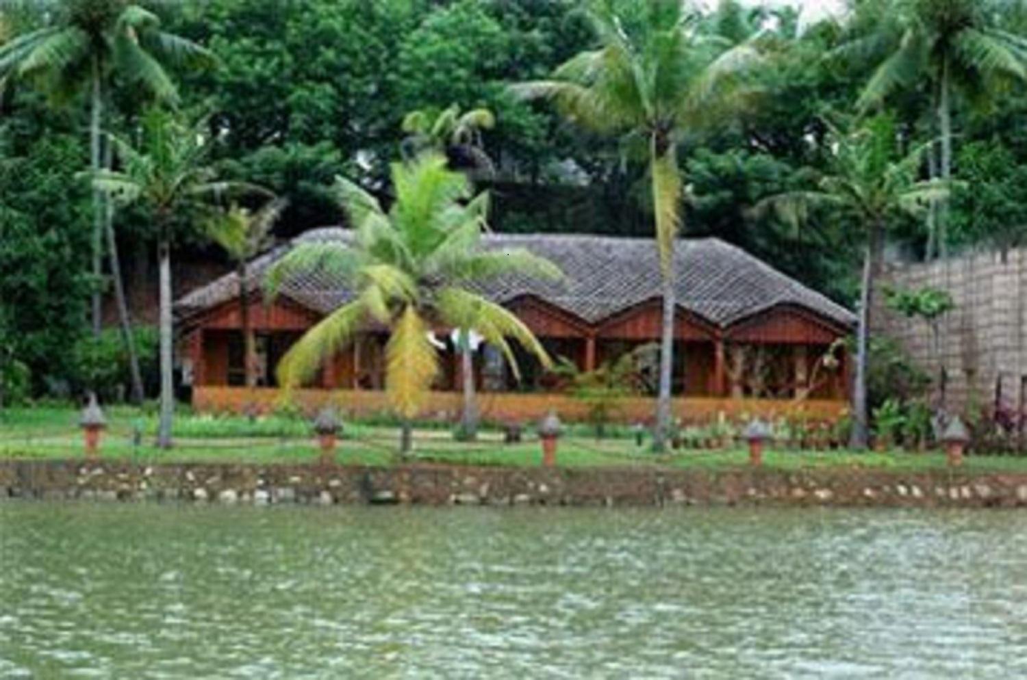 Fragrant Nature Backwater Resort & Ayurveda Spa Колам Стая снимка