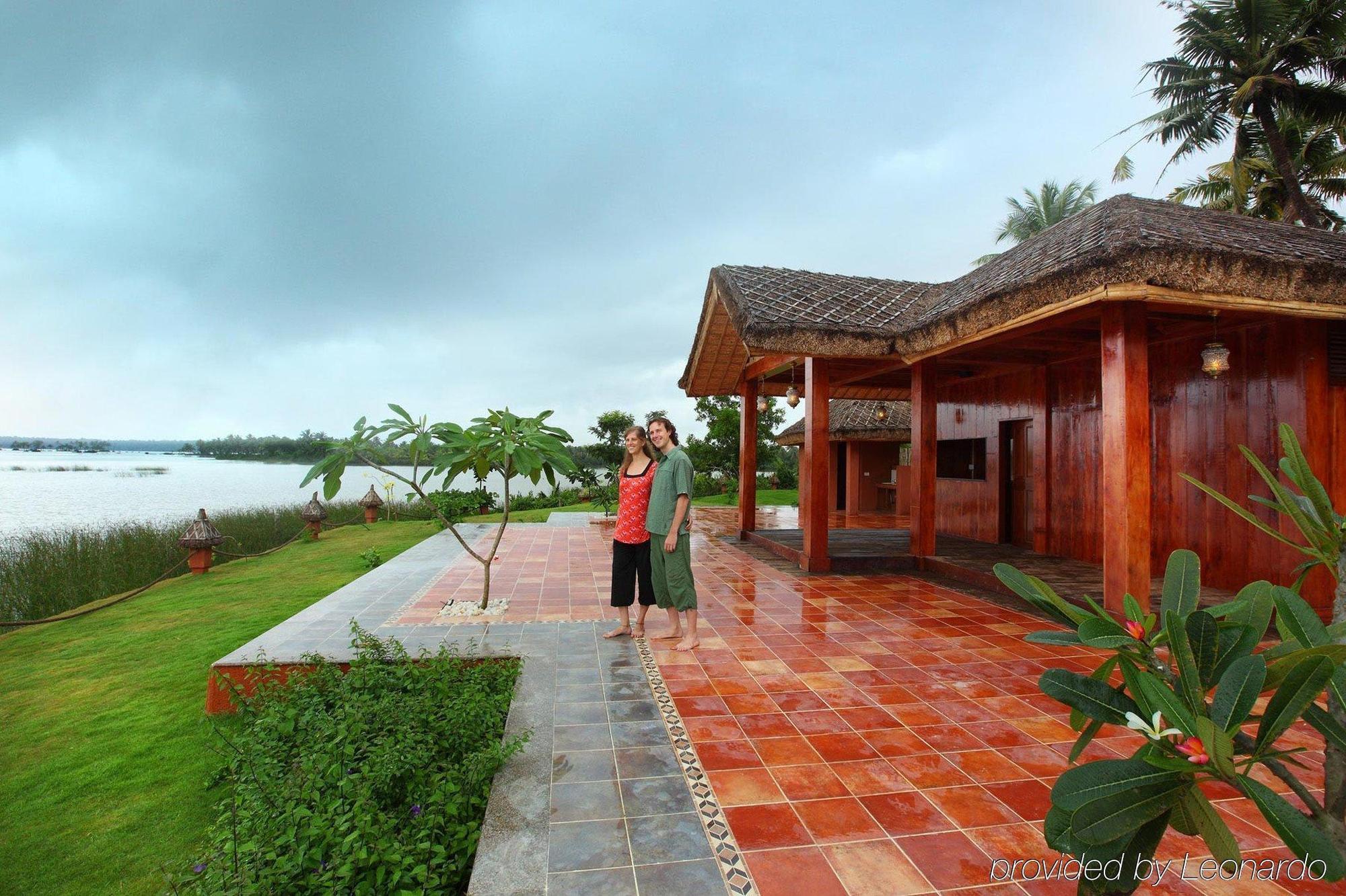 Fragrant Nature Backwater Resort & Ayurveda Spa Колам Екстериор снимка