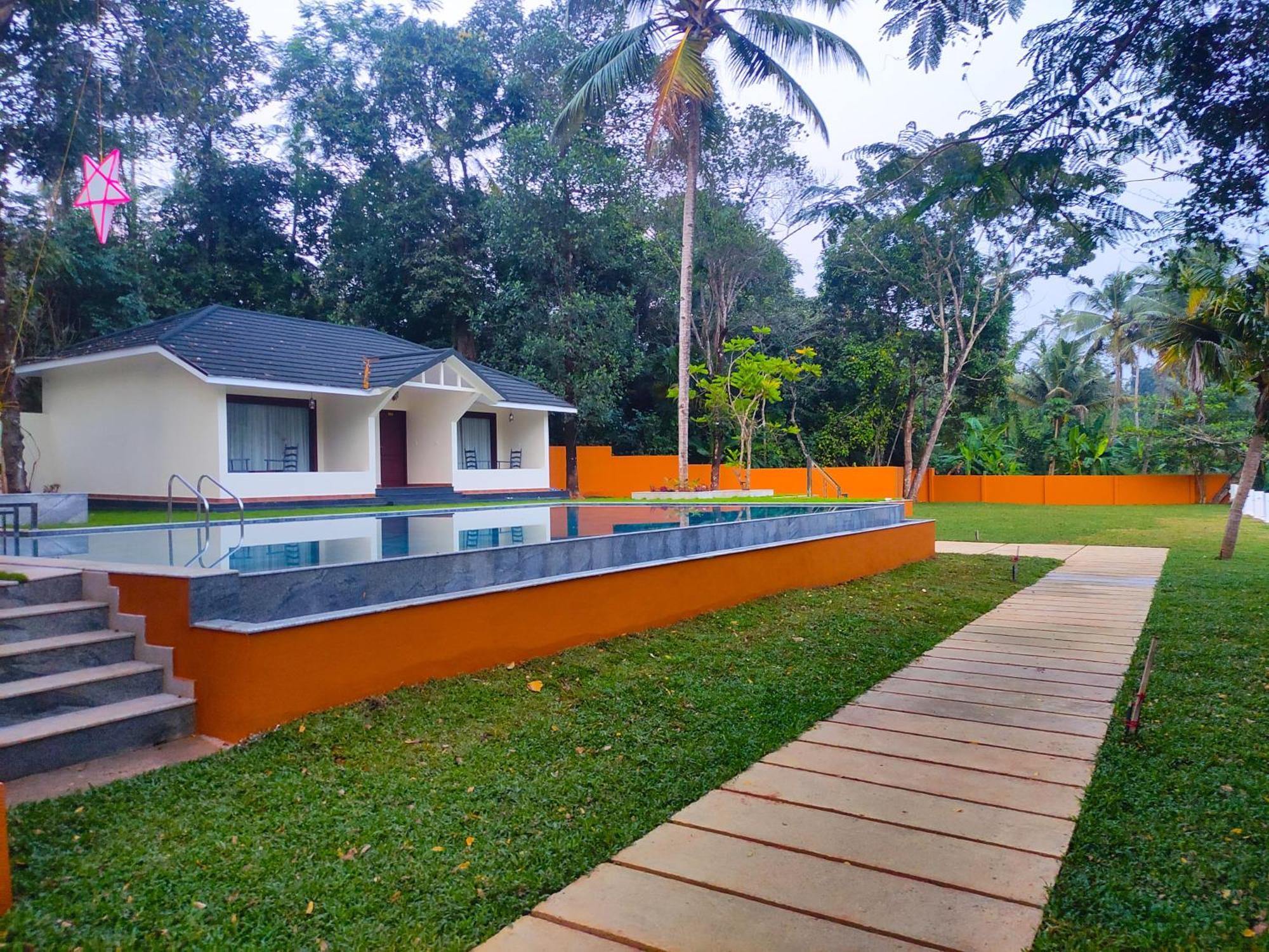 Fragrant Nature Backwater Resort & Ayurveda Spa Колам Екстериор снимка