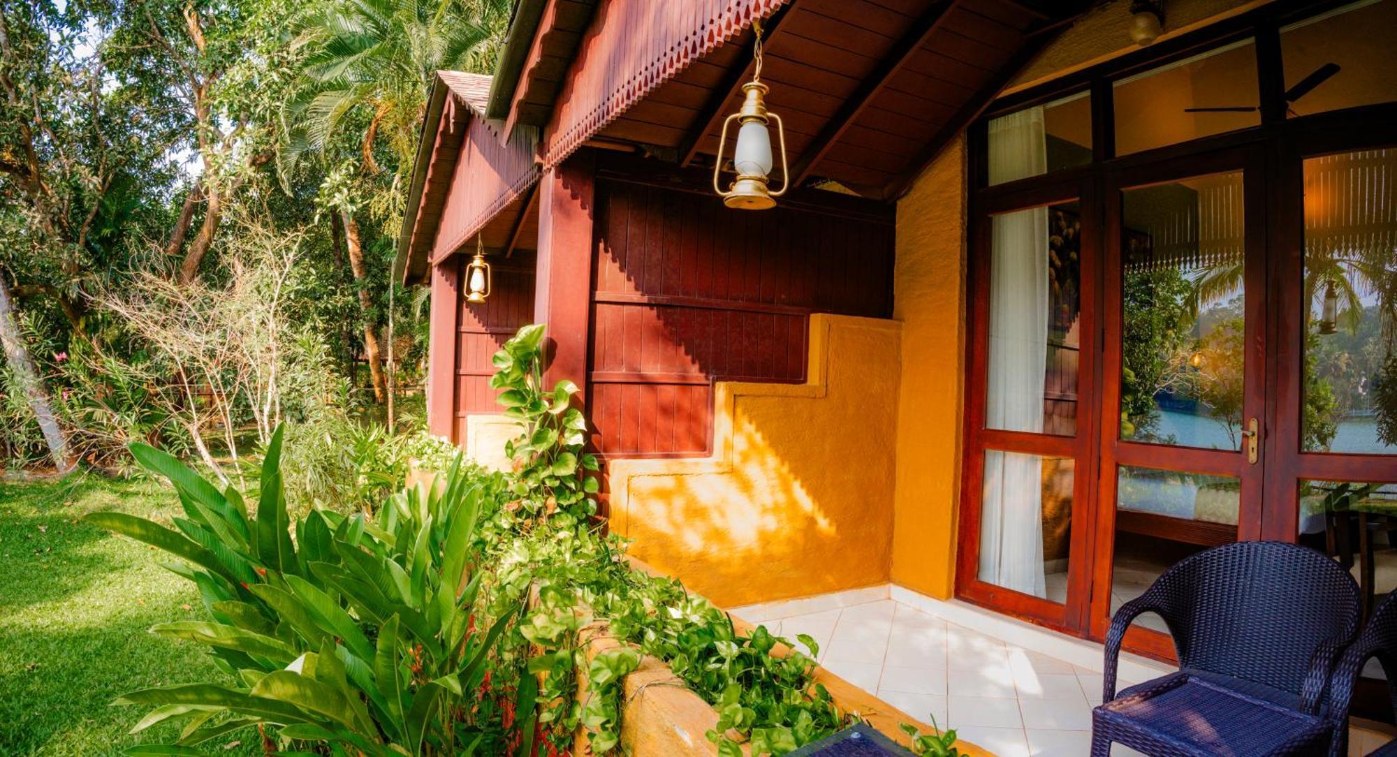 Fragrant Nature Backwater Resort & Ayurveda Spa Колам Екстериор снимка