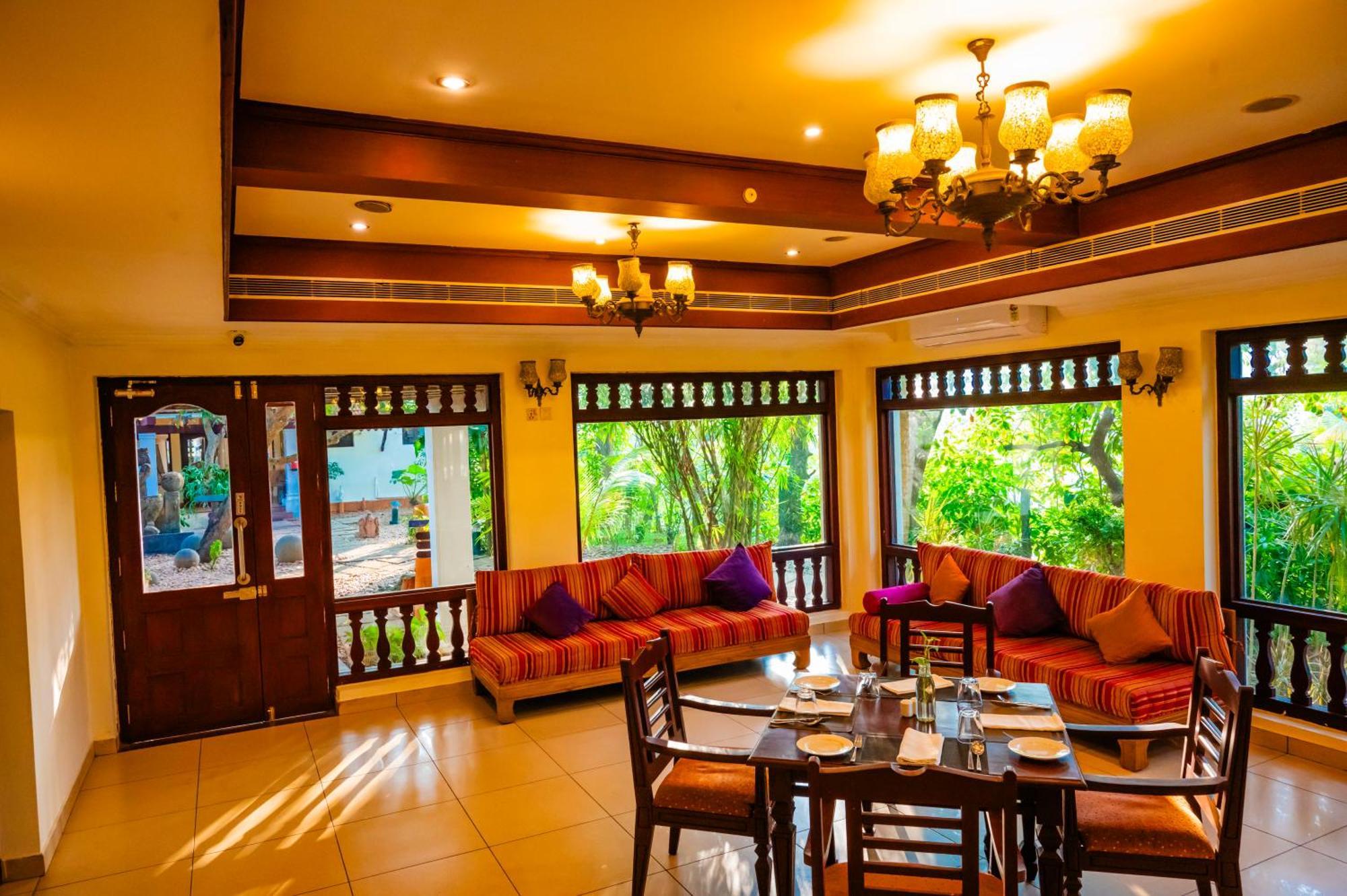 Fragrant Nature Backwater Resort & Ayurveda Spa Колам Екстериор снимка