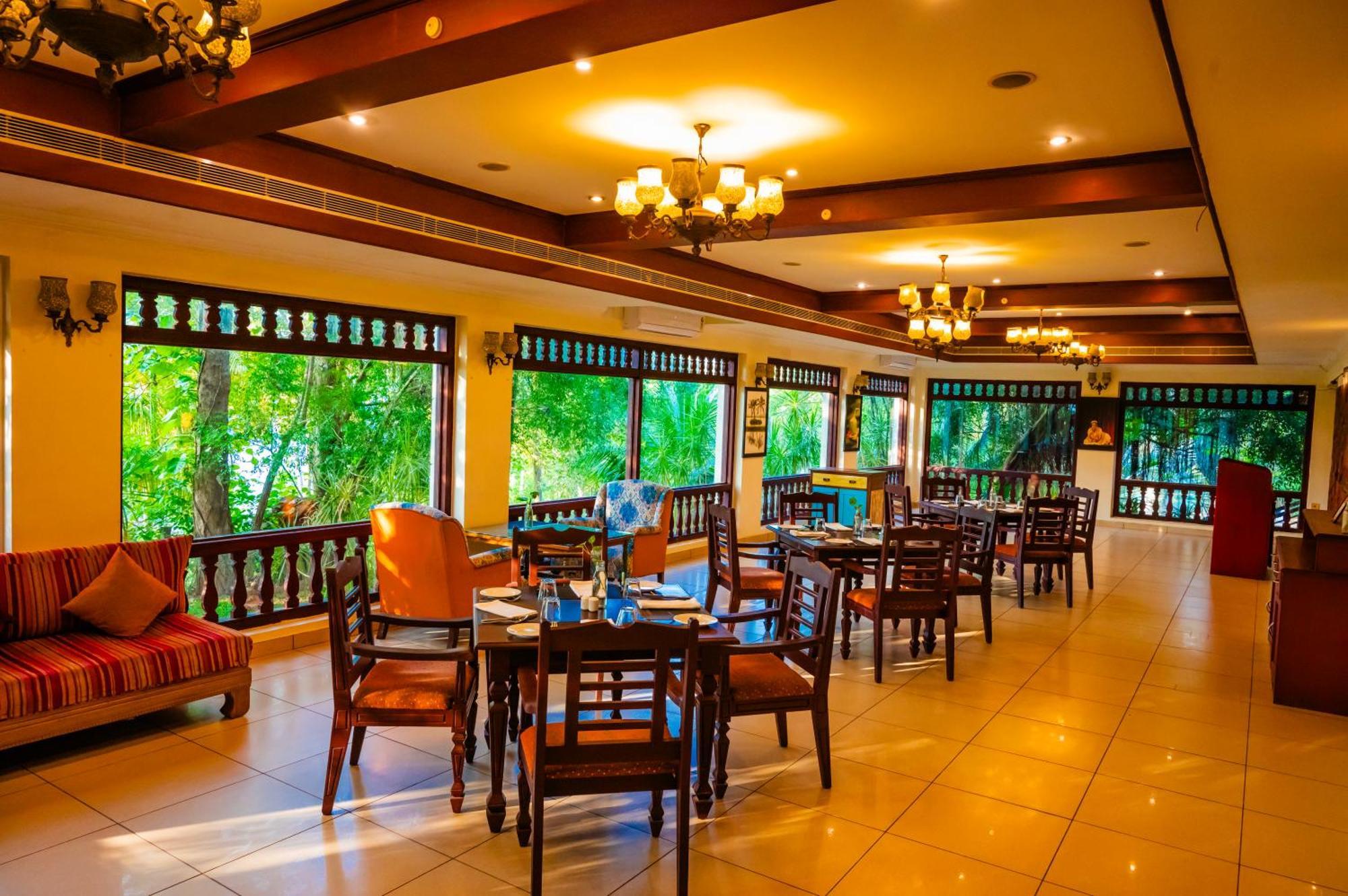 Fragrant Nature Backwater Resort & Ayurveda Spa Колам Екстериор снимка