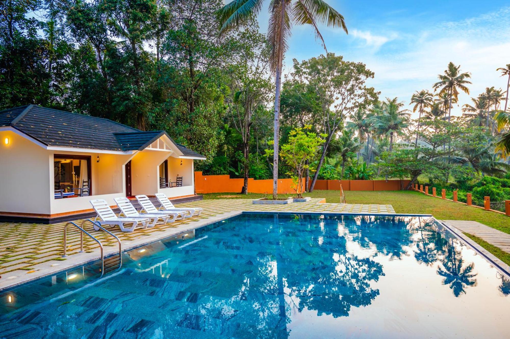 Fragrant Nature Backwater Resort & Ayurveda Spa Колам Екстериор снимка