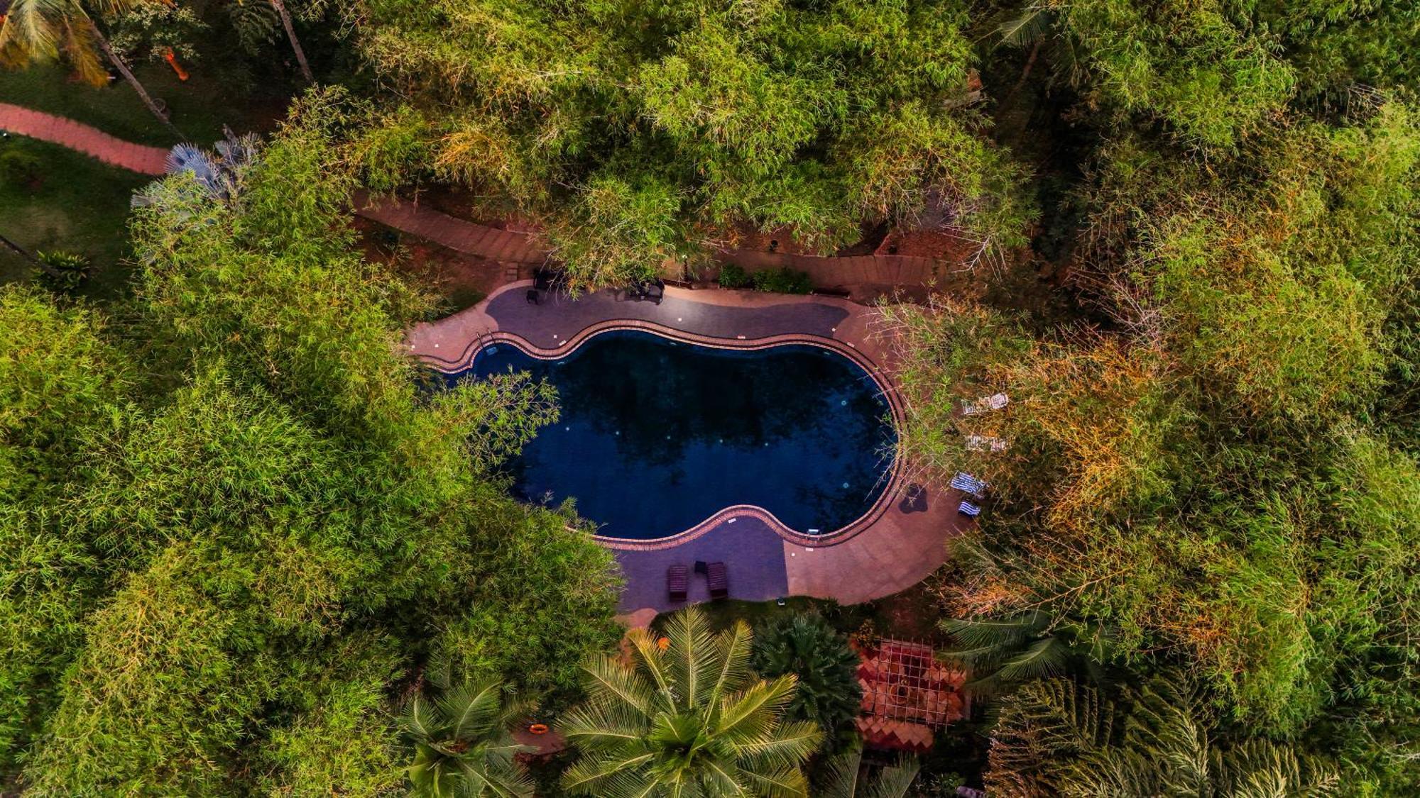 Fragrant Nature Backwater Resort & Ayurveda Spa Колам Екстериор снимка