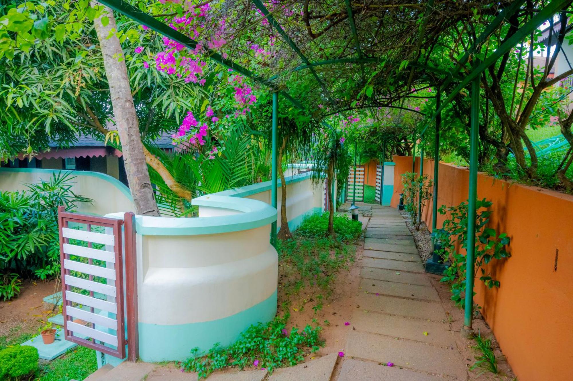 Fragrant Nature Backwater Resort & Ayurveda Spa Колам Екстериор снимка