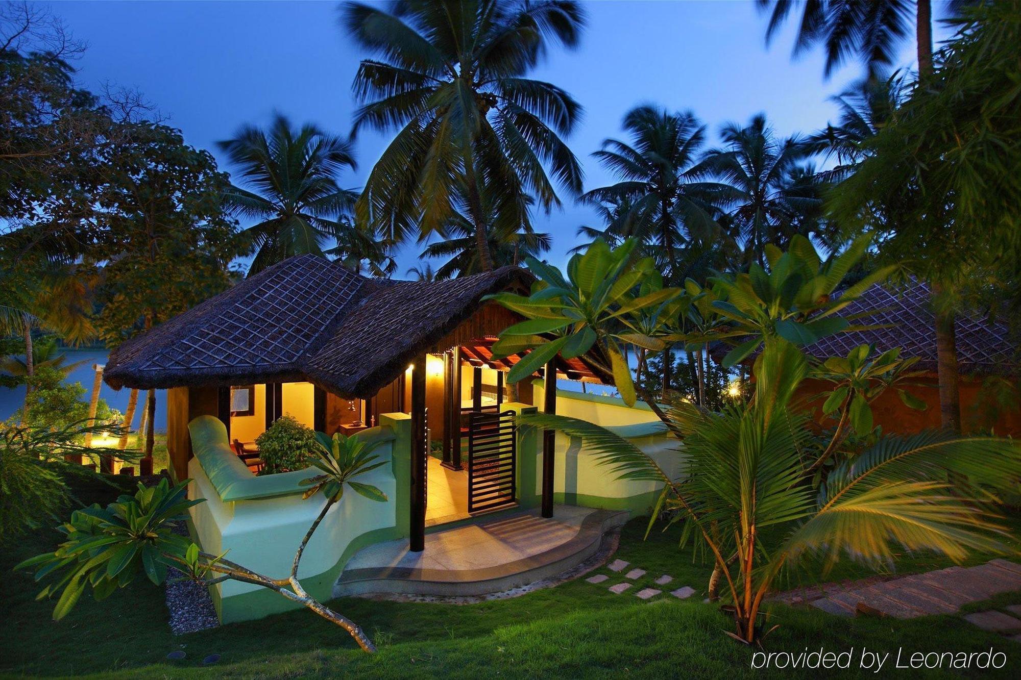 Fragrant Nature Backwater Resort & Ayurveda Spa Колам Екстериор снимка