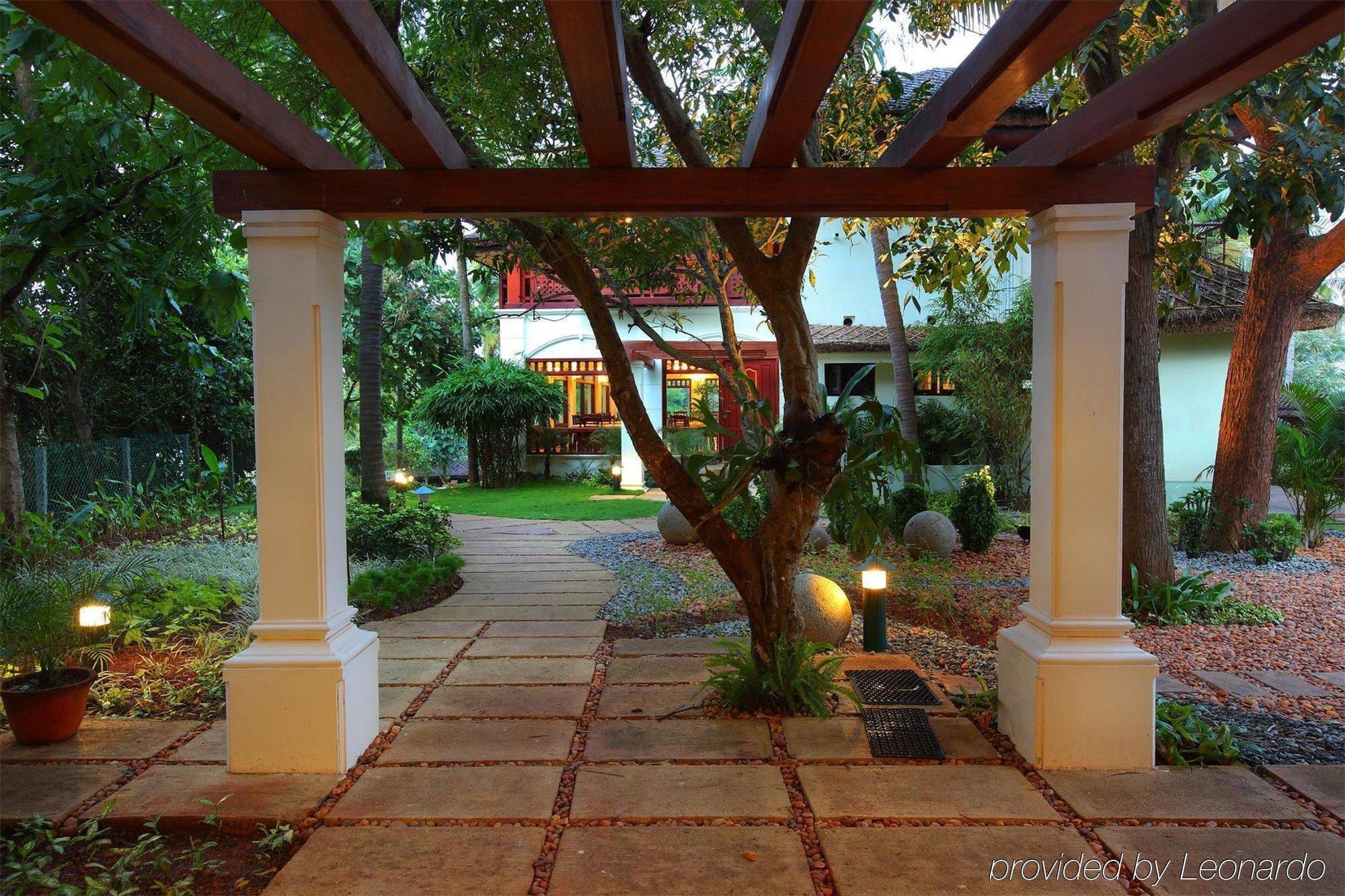 Fragrant Nature Backwater Resort & Ayurveda Spa Колам Екстериор снимка